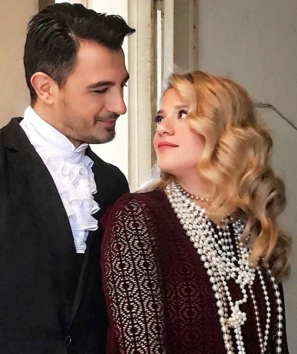 Θεωνά-Αναστασιάδης: Περιμένοντας τον  πρίγκιπά τους