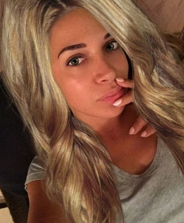 Τρομάξαμε να αναγνωρίσουμε την Ελληνίδα τραγουδίστρια - Ξανθιά και με πράσινους φακούς η...