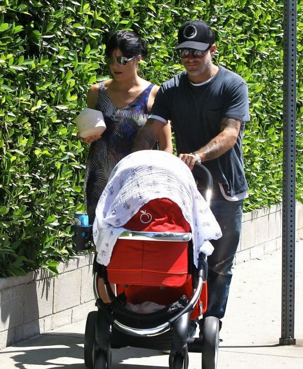 Selma Blair- Stroll: Βόλτα με το γιο τους