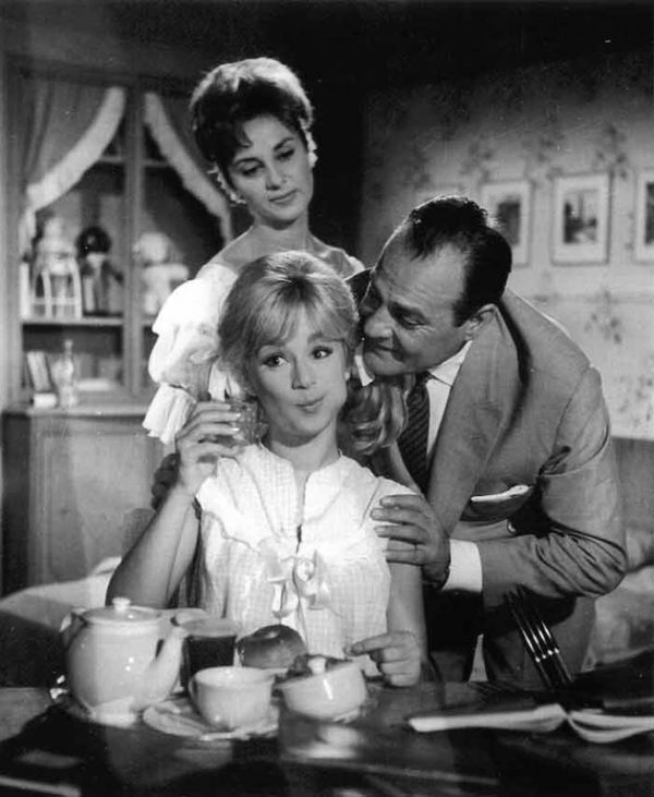 «Χτυποκάρδια στο θρανίο» με την υπογραφή του… Λάκη Λαζόπουλου