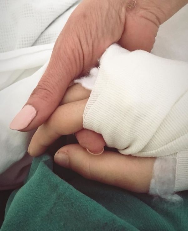 Αρναούτη - Η φωτό από το νοσοκομείο και το μήνυμά της: «Μου έδωσε τα όνειρά μου πίσω» 