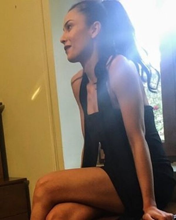 Το σέξι σταυροπόδι πρωταγωνίστριας του «Μπρούσκο»