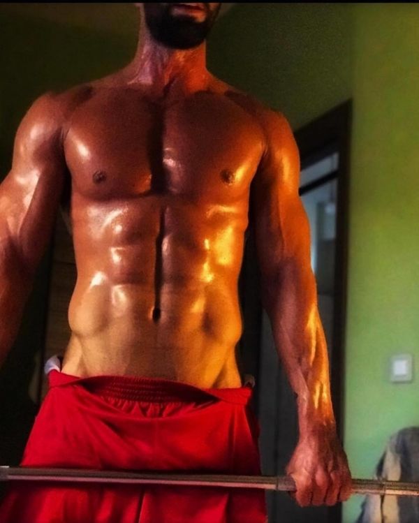 Survivor 2: Αυτό είναι το τελειότερο Six-pack που πέρασε ποτέ από το παιχνίδι!