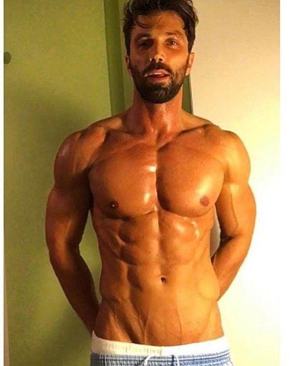 Survivor 2: Αυτό είναι το τελειότερο Six-pack που πέρασε ποτέ από το παιχνίδι!