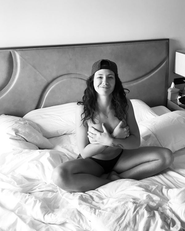  Πρώην παίκτρια του Survivor ποζάρει ημίγυμνη και … «κολάζει»