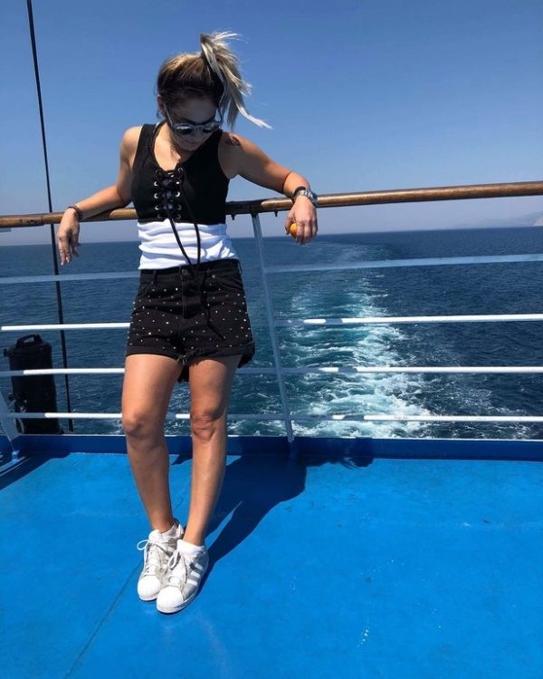 Μελίνα Ασλανίδου: Δείτε την καυτό τζιν σορτάκι και θα πάθετε πλάκα! 