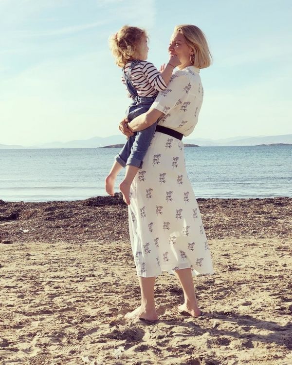 Βίκυ Καγιά: «Η πιο συγκλονιστική στιγμή ήταν όταν πήρα πρώτη φορά στην αγκαλιά μου την Μπιάνκα»