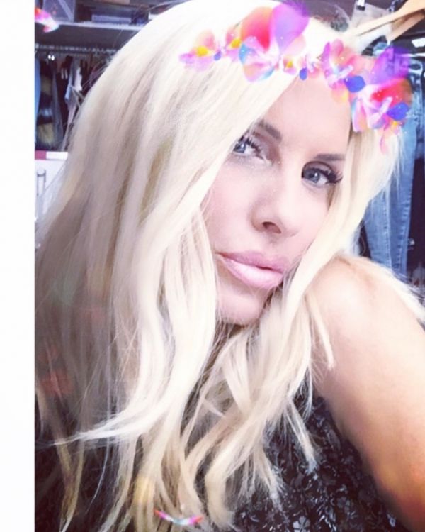 Ελένη Μενεγάκη: Βγάζει selfie και παίζει με τα φίλτρα