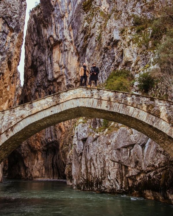 Τι έκανε  στα Γρεβενά ο Ηλίας Βρεττός; 