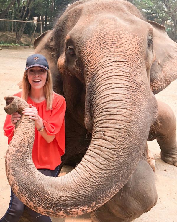 Χαλαμανδάρη: To ταξίδι ζωής στην Ταϋλάνδη της Ελληνίδας δημοσιογράφου, σύζυγο Ισπανού γαλαζοαίματου!