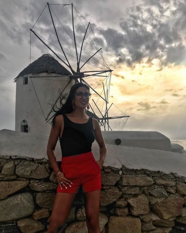 Survivor 2: Οι sexy πόζες της Φελίσια Τσαλαπάτη στην Μύκονο