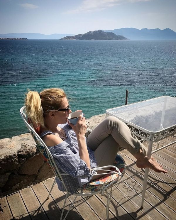 Καρύδη – Αθερίδης: Αυτό είναι το εντυπωσιακό τους σπίτι στην Αίγινα