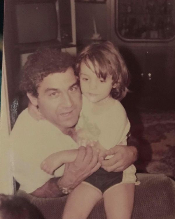 Γιορτή του Πατέρα 2018: Ποια Ελληνίδα ηθοποιός εύχεται χρόνια πολλά στον μπαμπά της με αυτή τη φωτό;