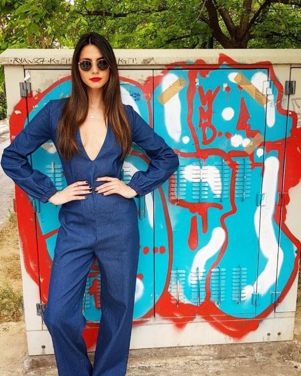 Hλιάνα Παπαγεωργίου: Η σερβιτόρα που κατέκτησε τις πασαρέλες και την καρδιά μας