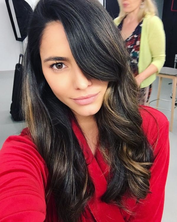 Hλιάνα Παπαγεωργίου: Η σερβιτόρα που κατέκτησε τις πασαρέλες και την καρδιά μας