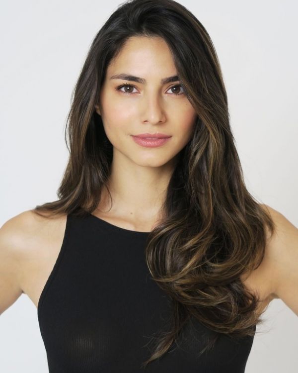 Hλιάνα Παπαγεωργίου: Η σερβιτόρα που κατέκτησε τις πασαρέλες και την καρδιά μας