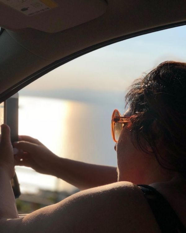 Η Σοφία Μουτίδου φοράει το μαγιό της και φωτογραφίζεται στο instagram 