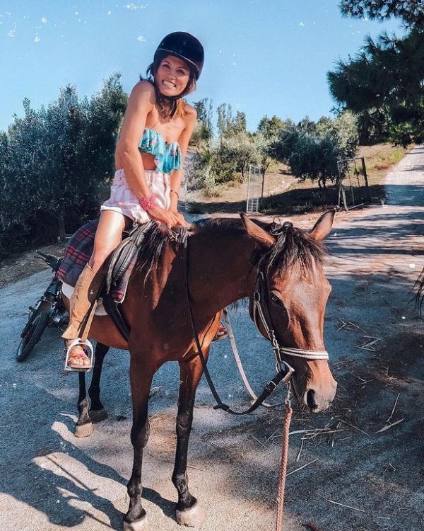 Μαίρη Συνατσάκη: Κάνει τα μπάνια της και νιώθει μικρό παιδί