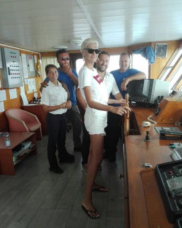 Η Σάσα Σταμάτη... καπετάνισσα! 