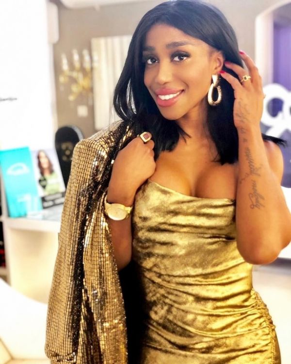 Ποια Ελληνίδα δημοσιογράφος βρέθηκε στο Παρίσι; Εικόνες λίγο μετά τα επεισόδια!