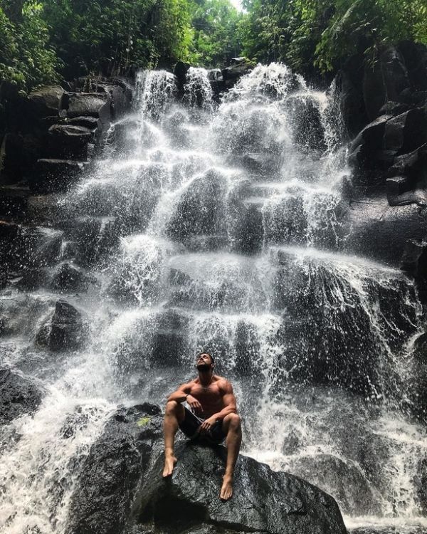 Η εντυπωσιακή φωτογραφία του Κωνσταντίνου Βασάλου στο Μπαλί!