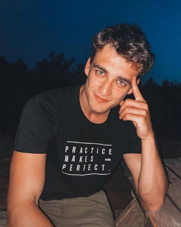 Είναι από εκείνους που χαίρεται κανείς να έχει στη ζωή του