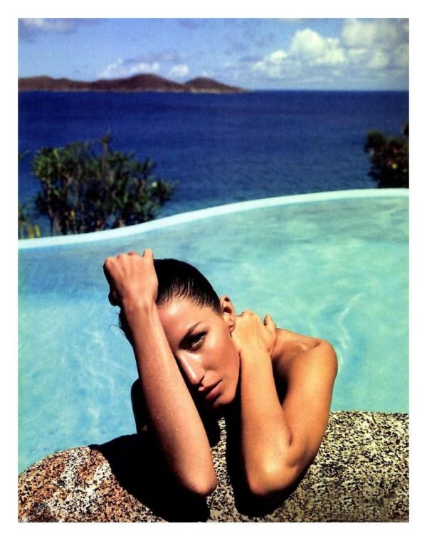 Ζιζέλ: Ποζάρει και «ανεβάζει» τη θερμοκρασία στα ύψη