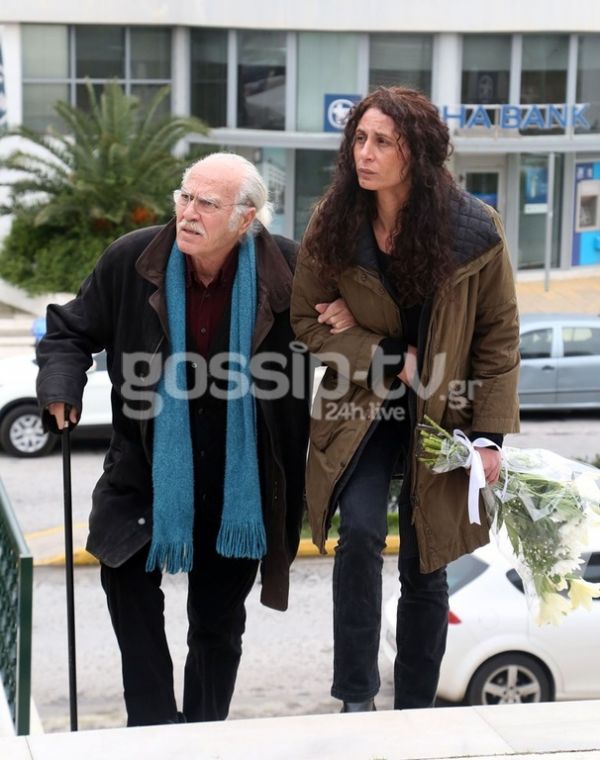 Μεγάλη συγκίνηση και θλίψη στο τελευταίο «αντίο» του Κώστα Κουτσομύτη