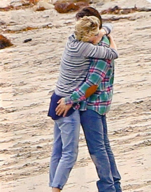 Theron-Penn: Φιλιά στην παραλία