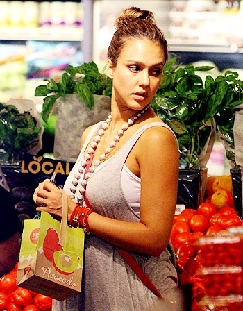 Jessica Alba: Για ψώνια στο σούπερ μάρκετ με την κόρη της