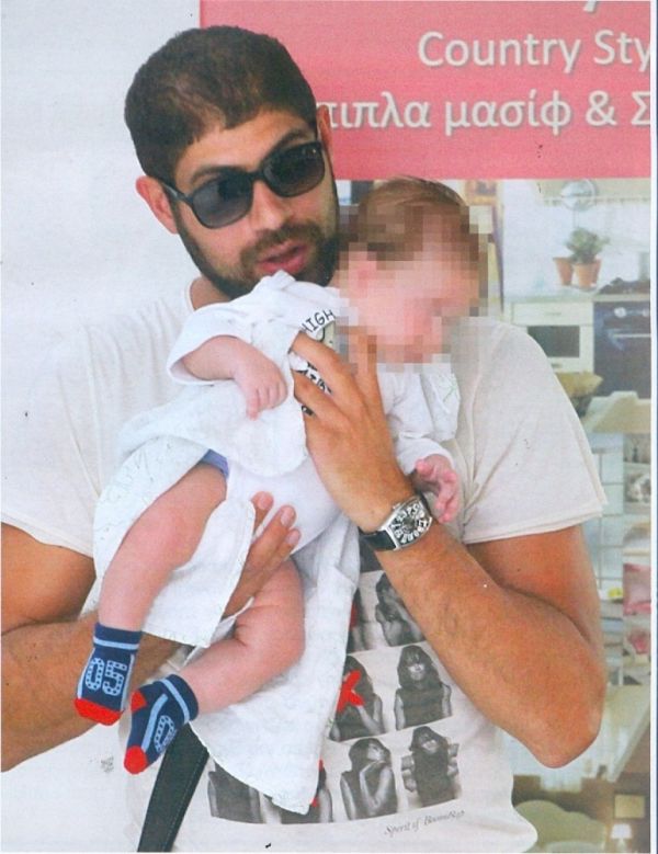 Το τρυφερό φιλί του Βασιλόπουλου στον γιο του