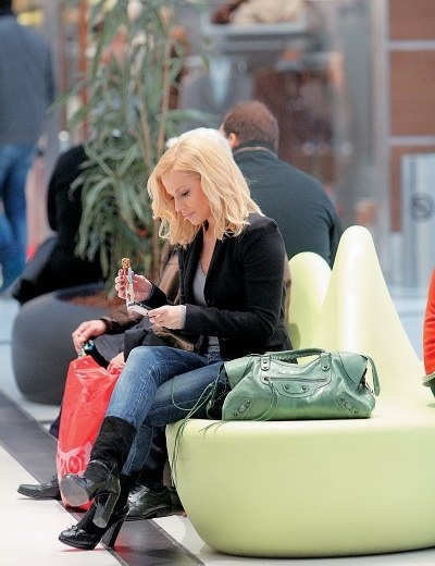 Σε βλέπω σκεπτική και λυπημένη…