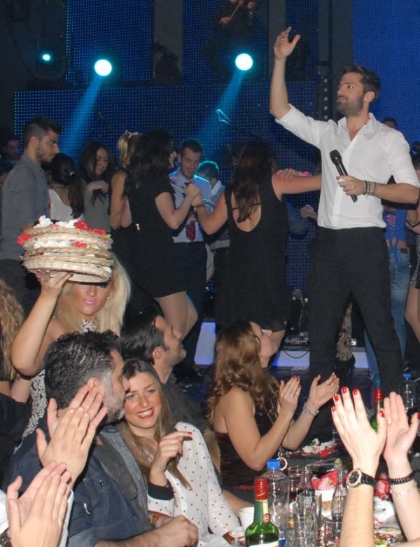 Τα γιορτινά ξεφαντώματα των Αρναούτογλου, Ιατρόπουλου, Χαραλαμπίδη και Φώτση