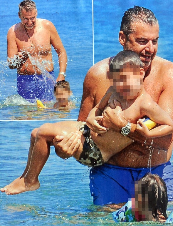 Φαίη Σκορδά-Γιώργος Λιάγκας: Παιχνίδια στο νερό με τους γιους τους