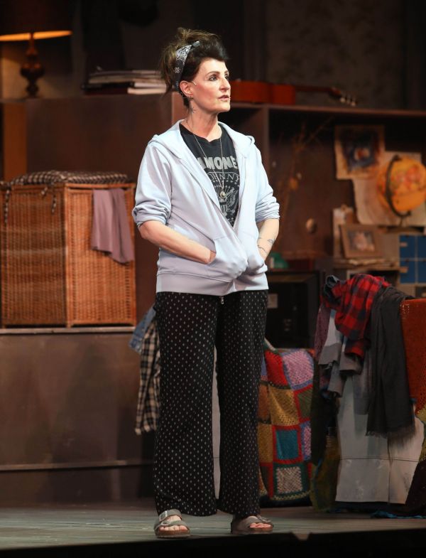 Νία Βαρντάλος- Πρεμιέρα