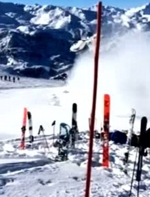 Η στιγμή που τα σωστικά συνεργεία φτάνουν στον τόπο του ατυχήματος του Σουμάχερ