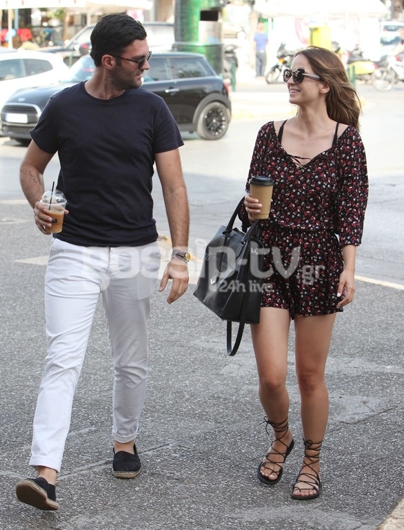 Πατρίτσια Μιλλίκ Περιστέρη-Τζωρτζ Παπακώστας: Μεσημεριανή βόλτα στη Γλυφάδα