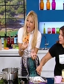 Φαίη Σκορδά: Όλο και μεγαλώνει η κοιλίτσα της