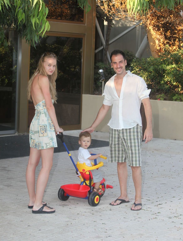 Γιάννα Πολιάκου-Νίκος Στεργίου: Oικογενειακές διακοπές στην Ρόδο!