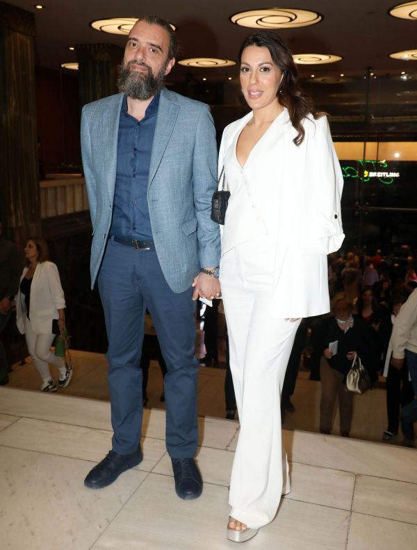 Νία Βαρντάλος- Πρεμιέρα