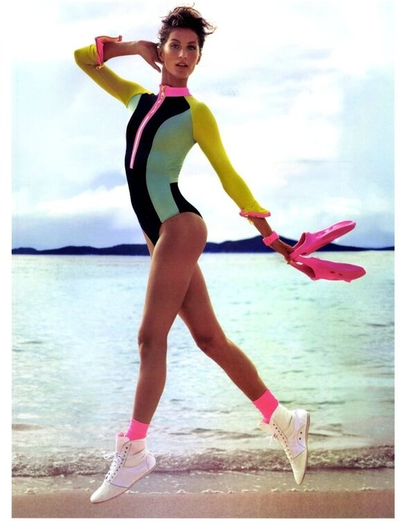 Ζιζέλ: Ποζάρει και «ανεβάζει» τη θερμοκρασία στα ύψη