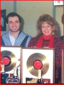 Ποια είναι η μαυροφορεμένη δίπλα στον Πανταζή;