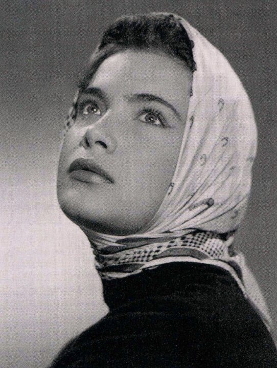 Ποιες μεγάλες Ελληνίδες σταρ είναι τα κοριτσάκια των φωτογραφιών;