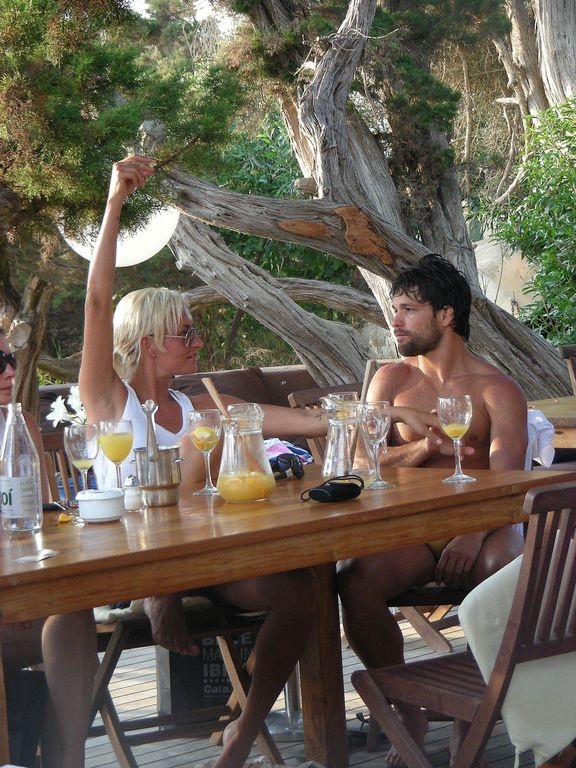 Κατά τα άλλα είναι φίλοι