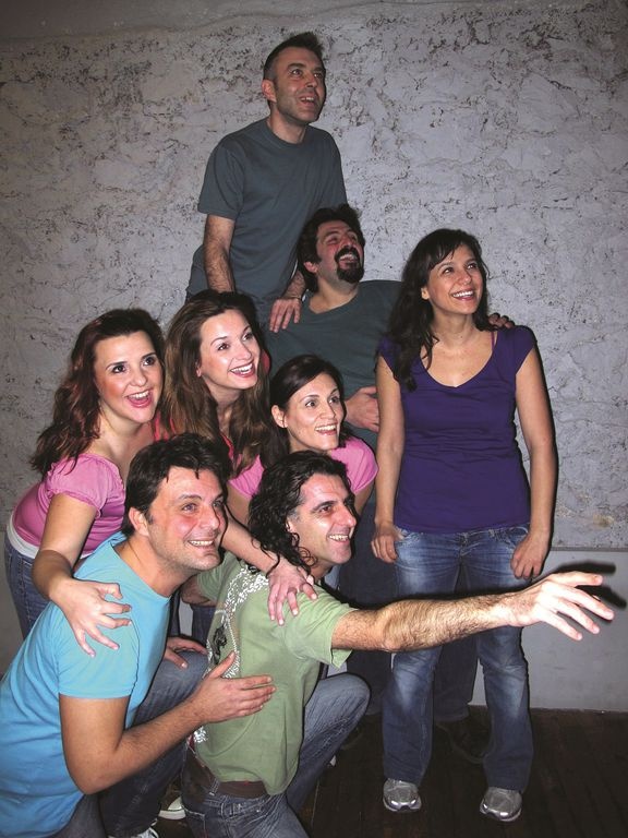 Πώς τα αυγά μύγας τυλίγονται σε ένα ιστό αράχνης;