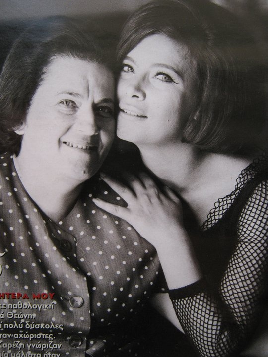 Τζένη Καρέζη: Οι άγνωστες φωτογραφίες της μεγάλης ηθοποιού