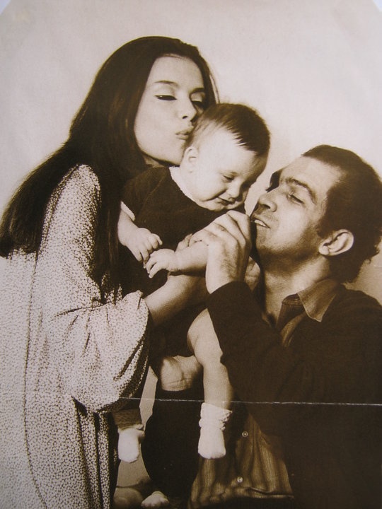 Τζένη Καρέζη: Οι άγνωστες φωτογραφίες της μεγάλης ηθοποιού