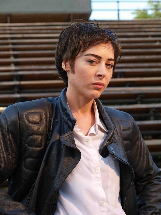 Ποια ηθοποιός είναι το… αντράκι της φωτογραφίας; 