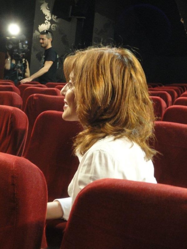 Στις πρόβες της παράστασης «Σ’αγαπάω αλλά» στο θέατρο «Αθηνά»