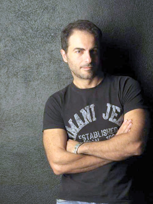 Ποιος γνωστός τραγουδιστής «ανέβασε» φωτογραφία του νεογέννητου γιου του στο διαδίκτυο; 